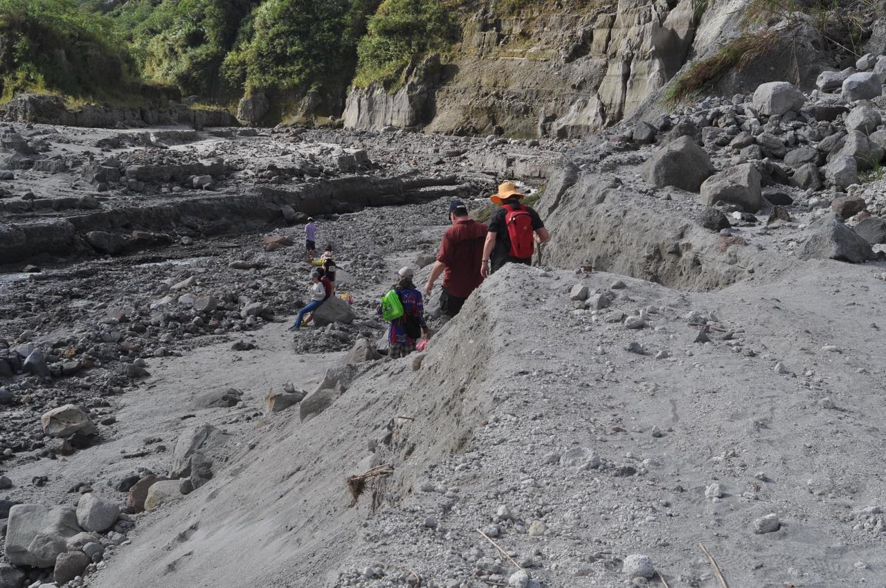Bognot Lodge : Alvin Bognot Mt Pinatubo Guesthouse And Tours Santa Juliana Exterior foto